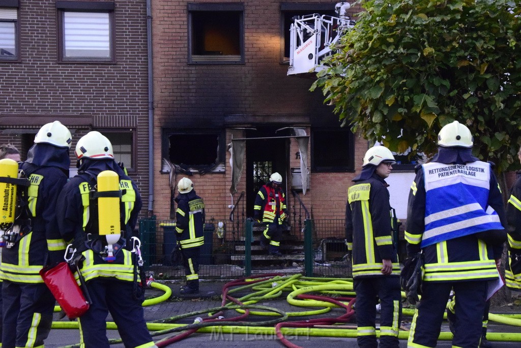 Feuer 2 Vollbrand Reihenhaus Roggendorf Berrischstr P189.JPG - Miklos Laubert